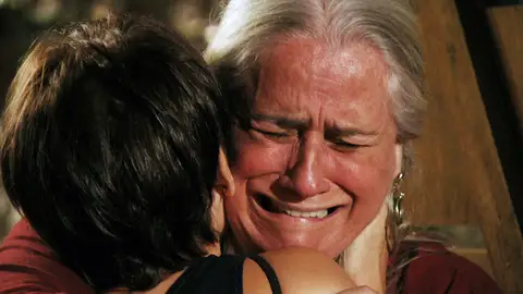 Nina llega a Brasil y se reencuentra con mamá Lucinda Nina llega a Brasil y se reencuentra con mamá Lucinda