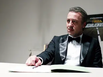 Yaman conoce a Selim, su abogado de oficio Yaman conoce a Selim, su abogado de oficio