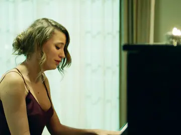 La romántico canción que cantan y tocan juntos Yaman y Miran en 'Medcezir' La romántico canción que cantan y tocan juntos Yaman y Miran en 'Medcezir'