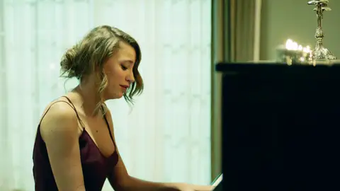 La romántico canción que cantan y tocan juntos Yaman y Miran en 'Medcezir' La romántico canción que cantan y tocan juntos Yaman y Miran en 'Medcezir'