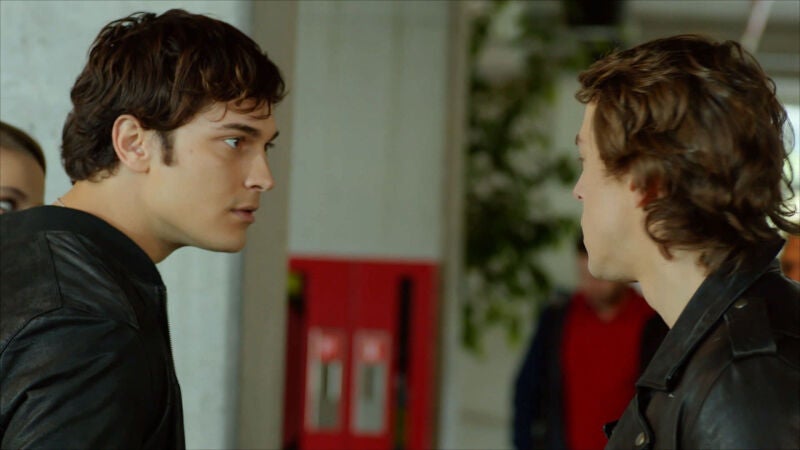 Yaman amenaza a Orkun delante de todos