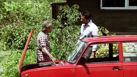 Ni el padre de Ömer ni Ali apoyan que esté con Eysan Ni el padre de Ömer ni Ali apoyan que esté con Eysan