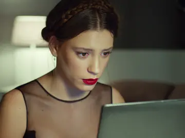 Mira descubre que Yaman habla con Leyla Mira descubre que Yaman habla con Leyla