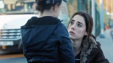 Roban a Zeynep todo su dinero Roban a Zeynep todo su dinero
