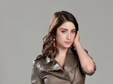 Feriha, una joven brillante con dos vidas: una real y otra ficticia Feriha, una joven brillante con dos vidas: una real y otra ficticia