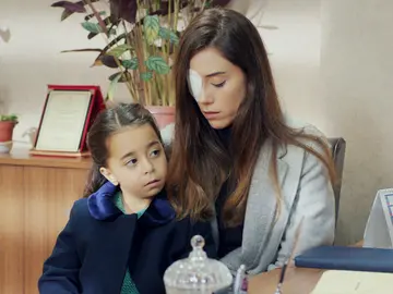 Gonül encuentra la solución para matricular a Turna en el colegio Gonül encuentra la solución para matricular a Turna en el colegio