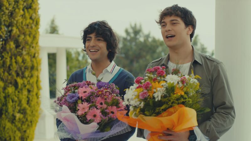 Mert y Yaman dan una sorpresa a Ender por el Día de la Madre