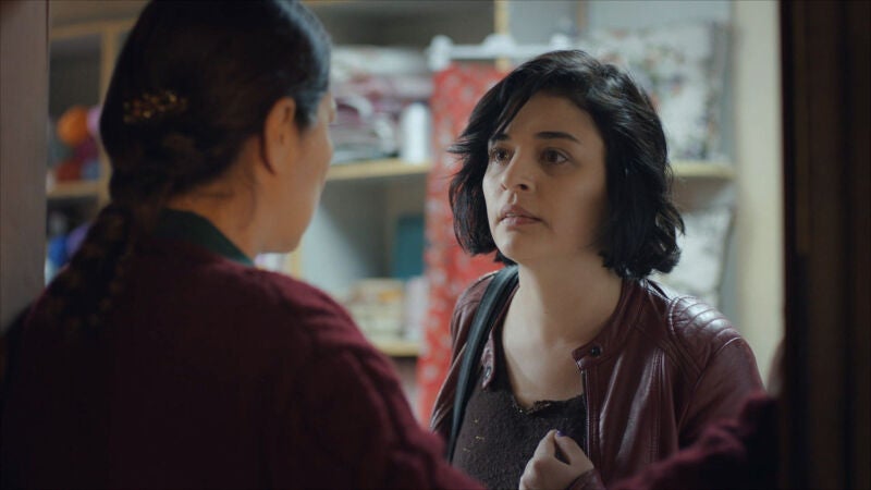 Sule entra en la tienda de Golün buscando a Melek