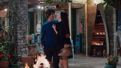 Eylül: "Sí, quiero casarme contigo" Eylül: "Sí, quiero casarme contigo"