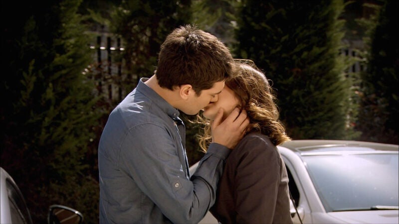 El primer beso entre Emir y Feriha