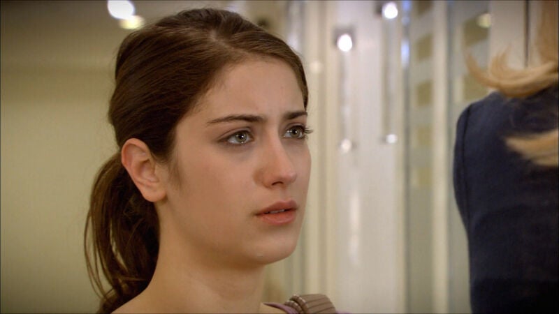 Feriha acude al hospital para ver cómo se encuentra Emir