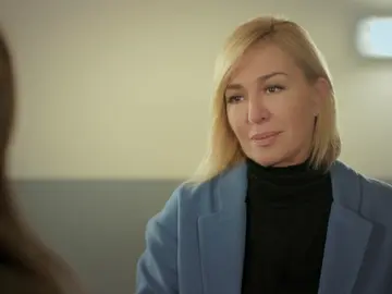 Cahide defenderá a Zeynep para que salga de la cárcel Cahide defenderá a Zeynep para que salga de la cárcel