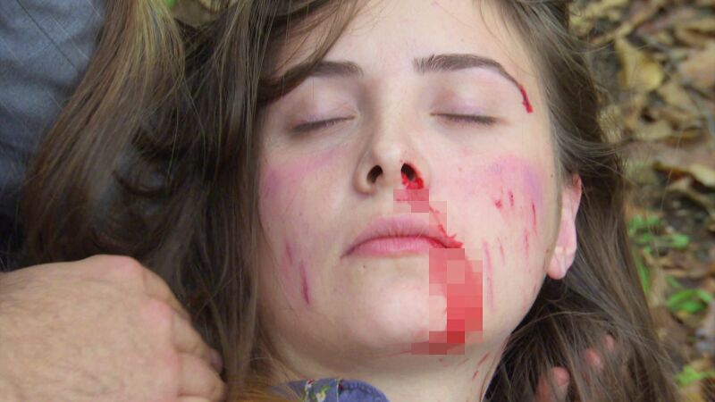 Kenan se encuentra a Melek malherida tras haber sufrido un accidente