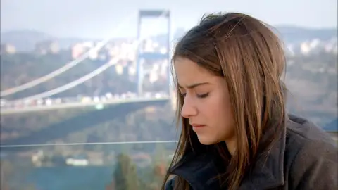 El pagador de la deuda sale a la luz y confiesa su acto de bondad a Feriha El secreto de Feriha