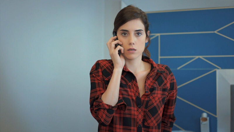 Zeynep recibe la inquietante llamada de Cengiz