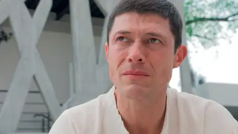 El padre biológico de David se presenta por sorpresa Mi marido tiene más familia