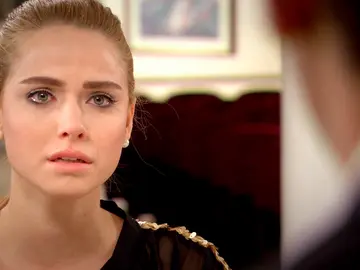 Hande irrumpe en la boda de Koray y Gulsum Hande irrumpe en la boda de Koray y Gulsum