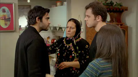 Emir secuestra a Feriha cuando Mehmet se la llevaba al pueblo Emir secuestra a Feriha cuando Mehmet se la llevaba al pueblo