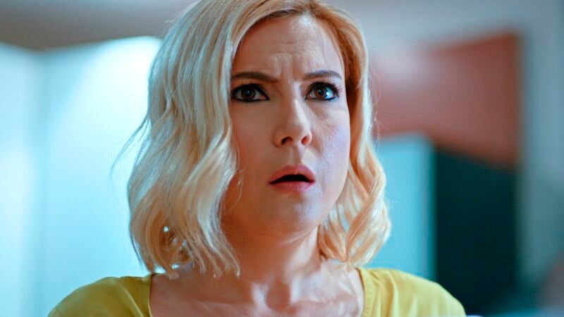 Sude sospecha que Mira está embarazada