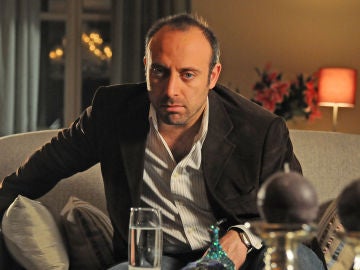 Halit Ergenç es Onur Aksal en 'Las mil y una noches'