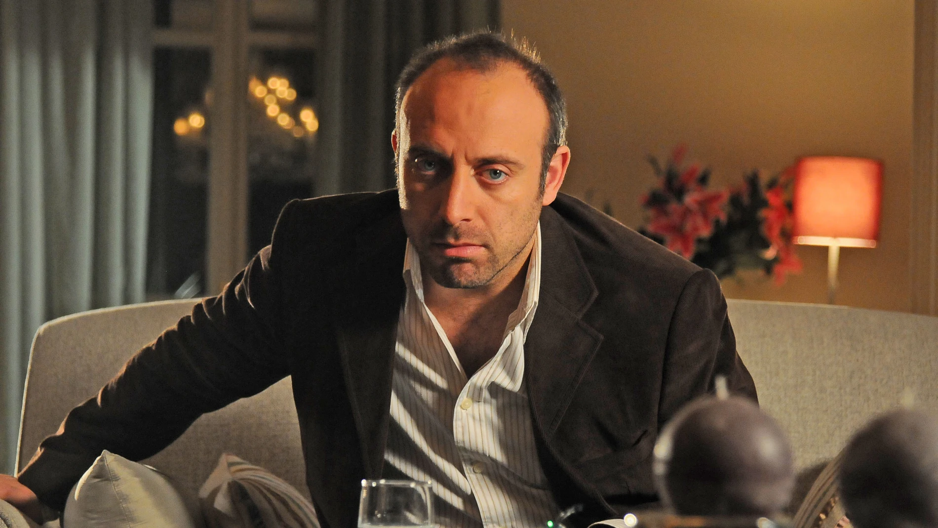 Halit Ergenç es Onur Aksal en 'Las mil y una noches'