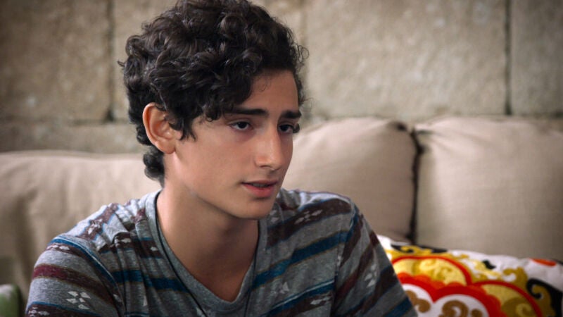 Aris se siente responsable de la decisión de sus padres de divorciarse