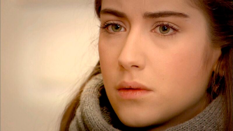 Feriha se encuentra con Rüya, la ex novia embarazada de Emir