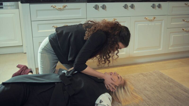 Cahide sufre un infarto