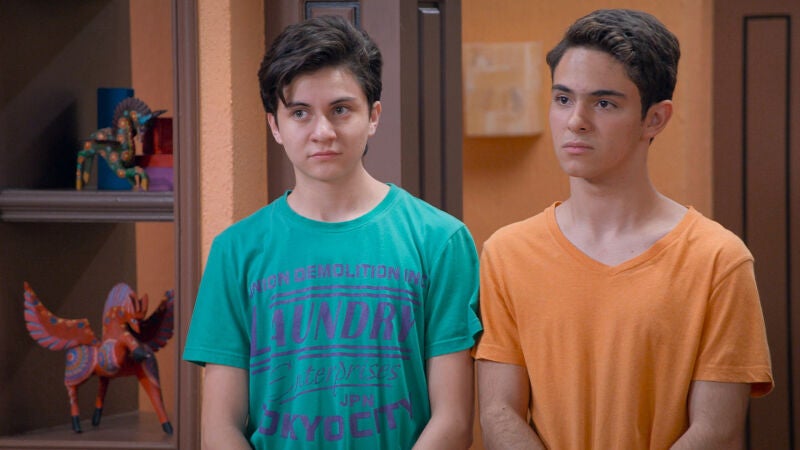 Temo y Diego hacen oficial su noviazgo ante toda la familia