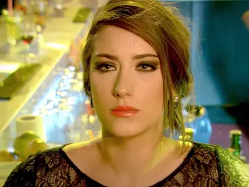 Feriha descubre que Emir trabaja con su exnovia Feriha descubre que Emir trabaja con su exnovia