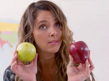 ¿Qué significa ser un hombre? La profesora de Aristemo lo explica con dos manzanas ¿Qué significa ser un hombre? La profesora de Aristemo lo explica con dos manzanas
