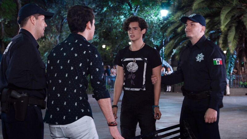 Aris y Temo, detenidos por consumir 'unos polvos' en la vía pública