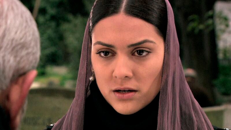 Sherezade se reencuentra con Burhan y le niega su perdón