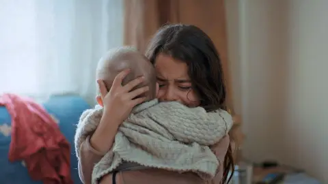 Melek, desolada madre