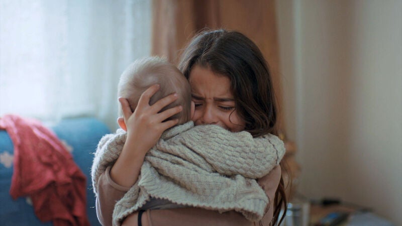 Sule decide llevarse a Hassan lejos de Cengiz y Melek responsabiliza a Zeynep