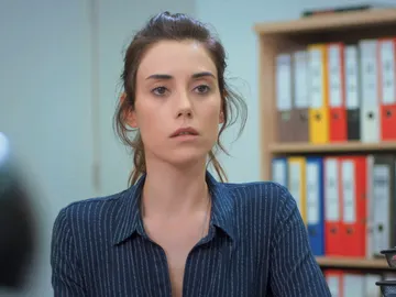 Zeynep en la comisaría Zeynep en la comisaría