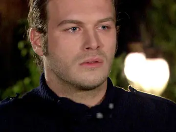 Behlül le confiesa toda la verdad a Adnan Behlül le confiesa toda la verdad a Adnan