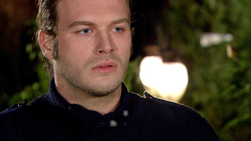 Behlül le confiesa toda la verdad a Adnan 