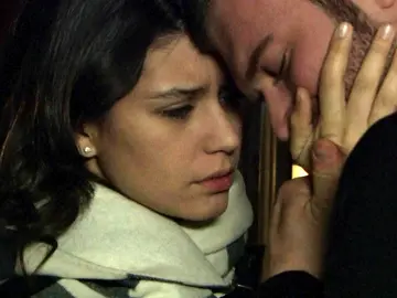 Bihter y Behlül vuelven a besarse a escondidas Bihter y Behlül vuelven a besarse a escondidas