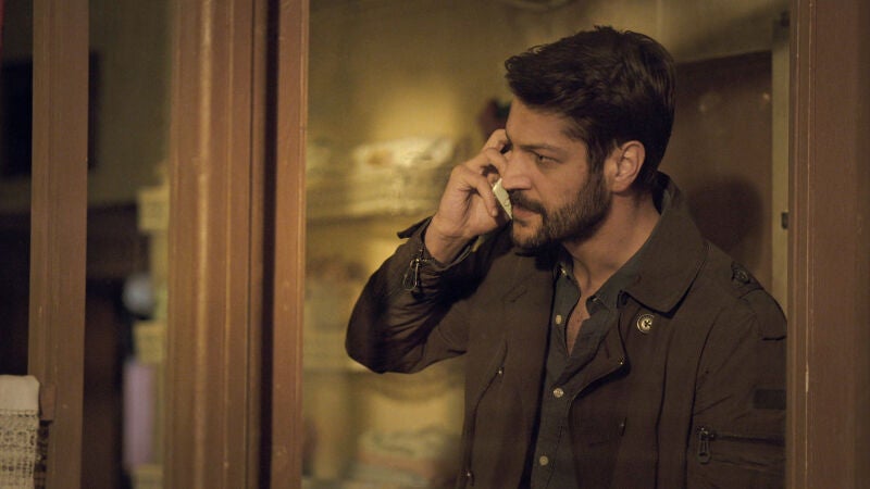 Así le cuenta Cengiz a Sinan que ha secuestrado a Zeynep