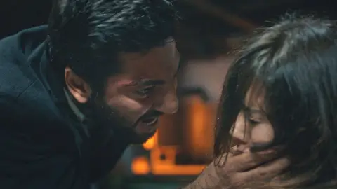 Cengiz contra Zeynep Madre