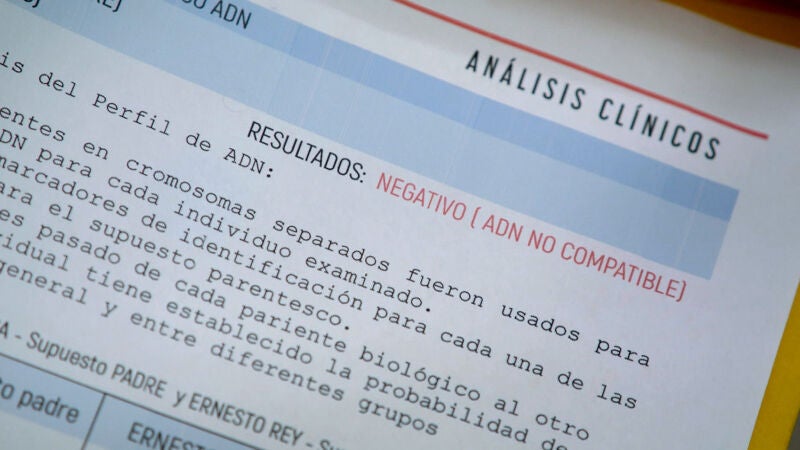 Ernesto Rey recoge, sorprendido, los nuevos resultados de los análisis de ADN 