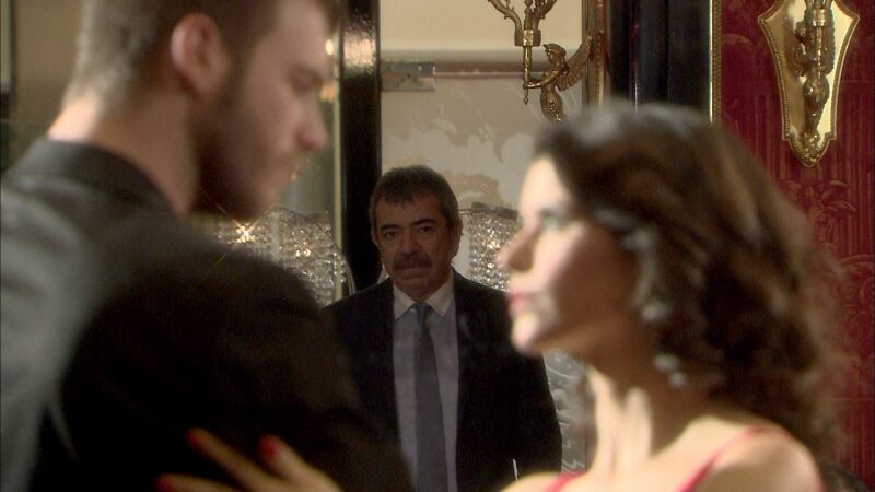 Bihter y Behlül bailan un apasionado y sensual tango