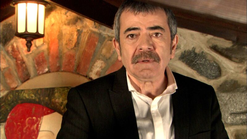 Adnan ya no tiene dudas: Bihter le está engañando con Behlül