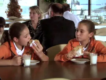 Las hijas de Füsun y Ali Kemal han huido Las hijas de Füsun y Ali Kemal han huido