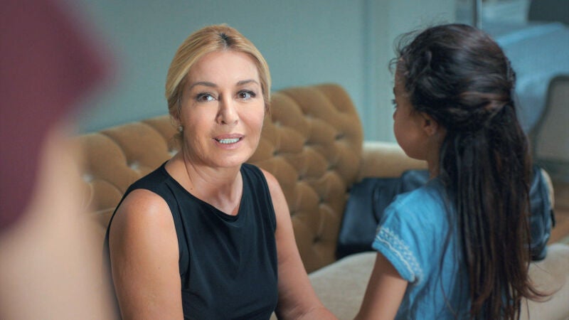 Melek perdona a Cahide y esta la incluye en su testamento