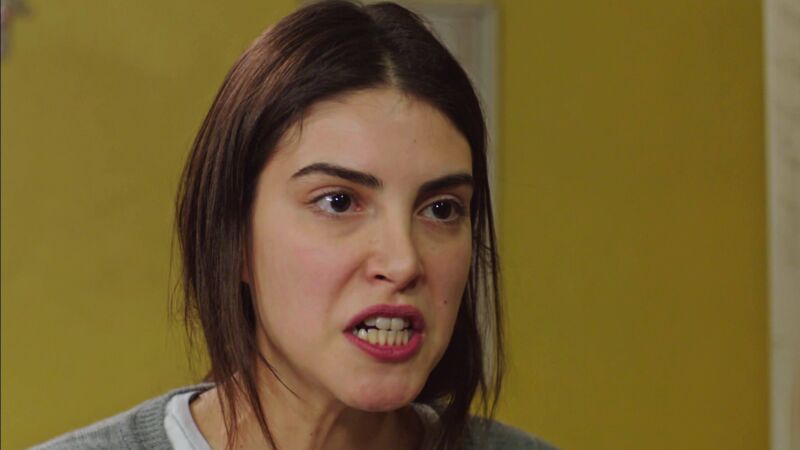 Hazan estalla contra su madre: 