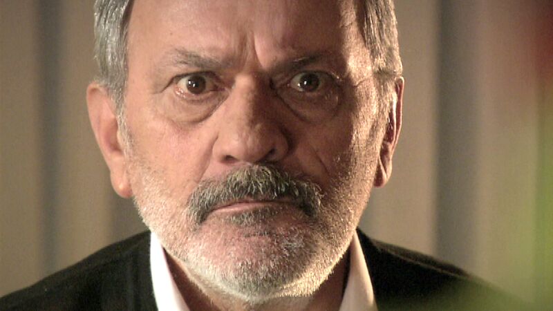 Burhan descubre que Gani le ha estado robando