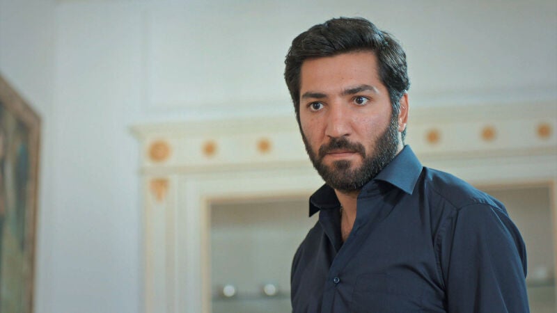 Sule le confiesa a Cengiz que ha renunciado a la herencia de Cahide 