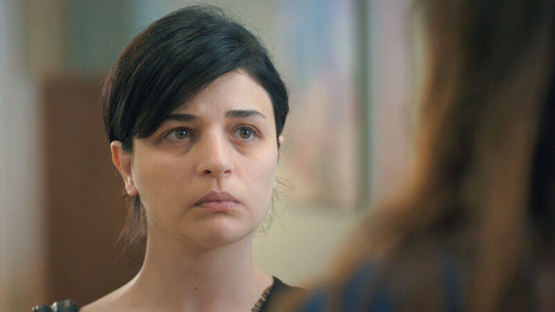 Zeynep le pide ayuda a Sule para que Turna tenga una vida mejor